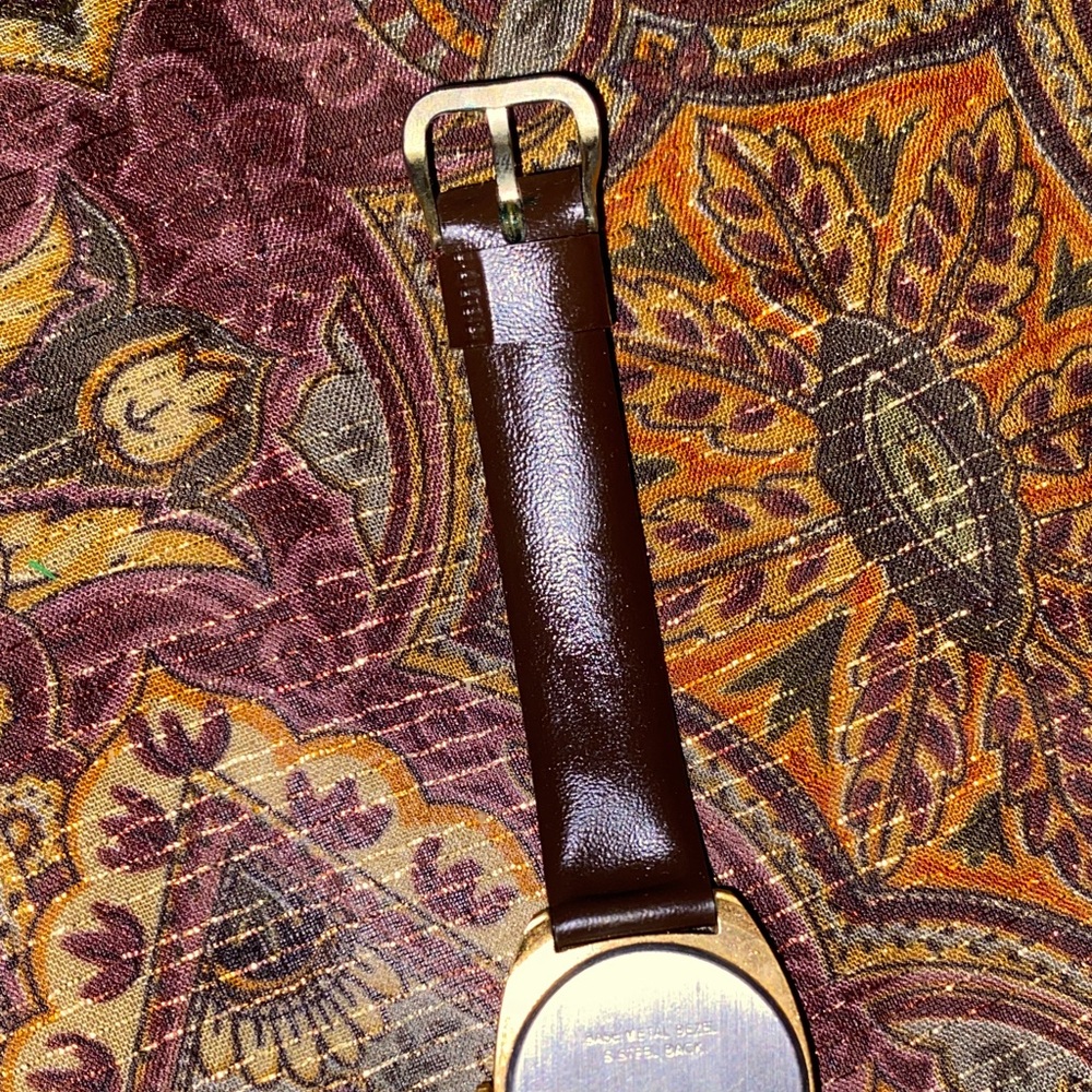 Timex Brown Leather Strap Watch with Gold-Tone Case and Black Dial - Picture 7 of 8
